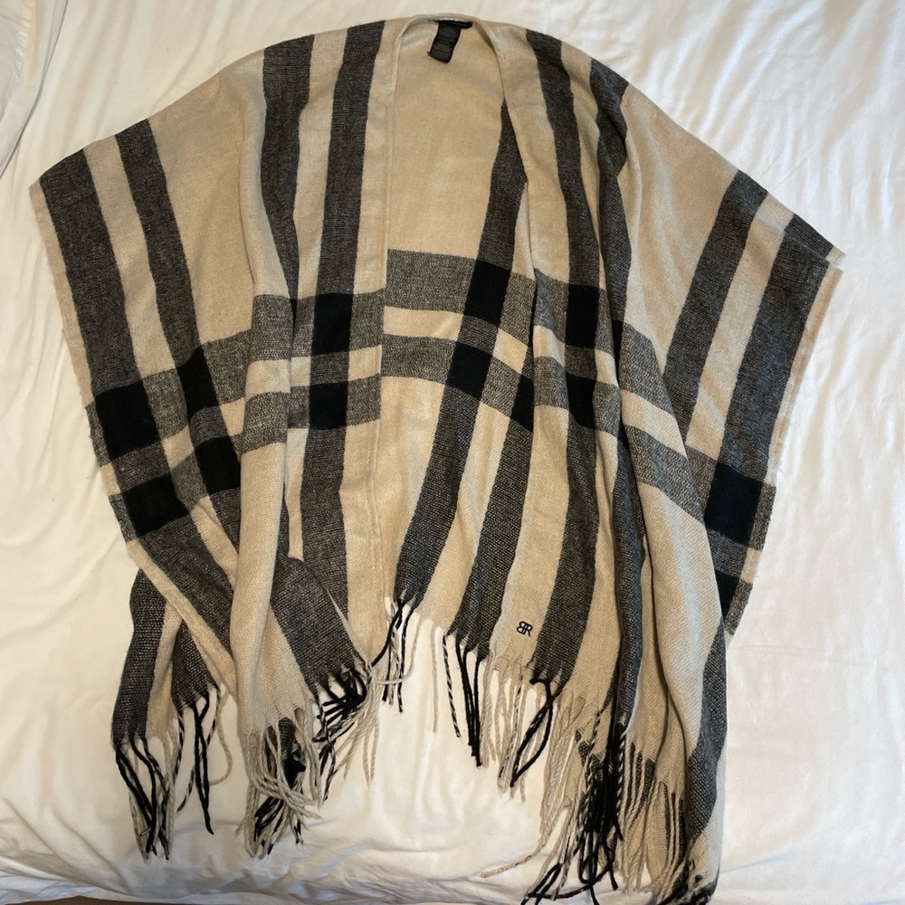 CASHMERE/WOOL BLEND Banana Republic Shawl in Cream and Black plaid